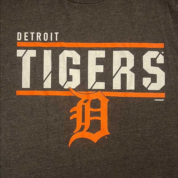 ❤️4/$10 Detroit Tigers Black T-Shirt - Picture 3 of 3
